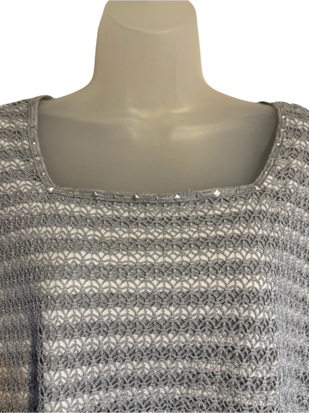 ALFRED DUNNER  Gorgeous  Silver/Gray/White Open-Knit Overlay Top PLUS: 3X    #Z - Picture 2 of 6